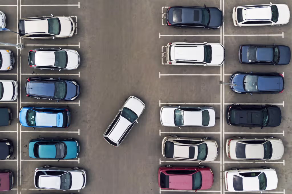 Czy warto skorzystać ze strzeżonego parkingu na lotnisku? 9 bezpieczne parkowanie